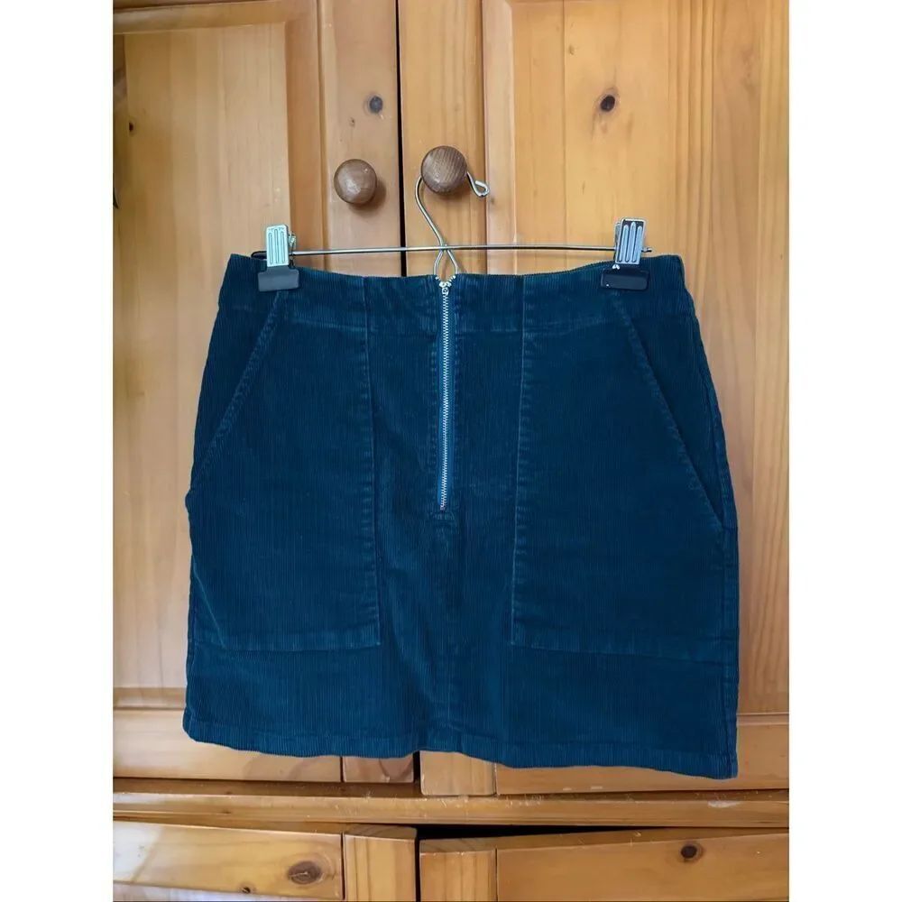 Jolt Medium Corduroy Skirt with Front Zipper & Patch Pockets